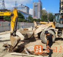 摸逼逼网高温下的坚守｜道路建设者用汗水铺就畅通路